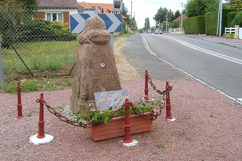 Tracy-le-Val - vue d ensemble.jpg - Borne Vauthier